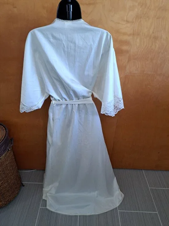 Vintage Victoria's Secret Ivory Lace Trimmed Kimono Robe Feminine Belted Medium - Picture 6 of 10
